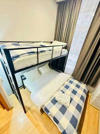 Гостиница StayWay на Авиамоторной Москва Cемейный номер с собственной ванной комнатой-1